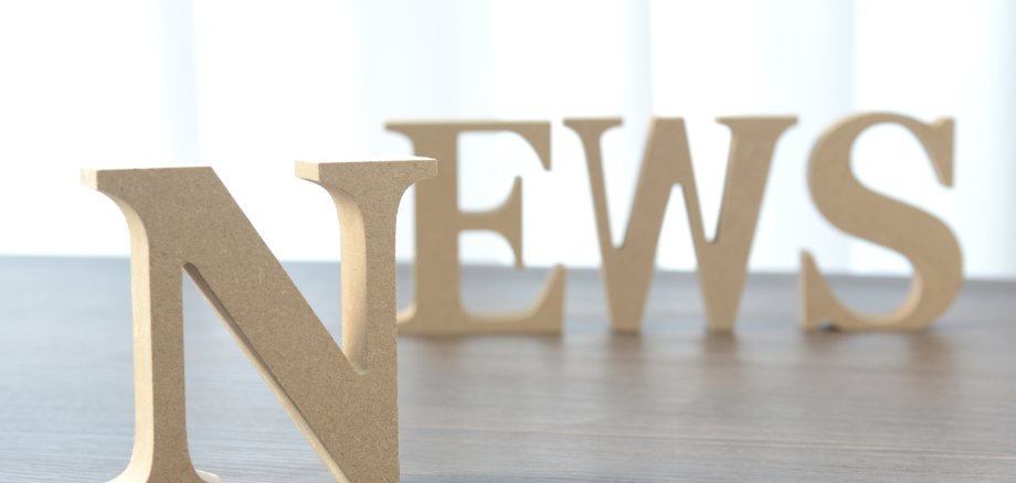 Holzbuchstaben "News"