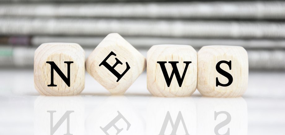 Würfel mit der Aufschrift "News"