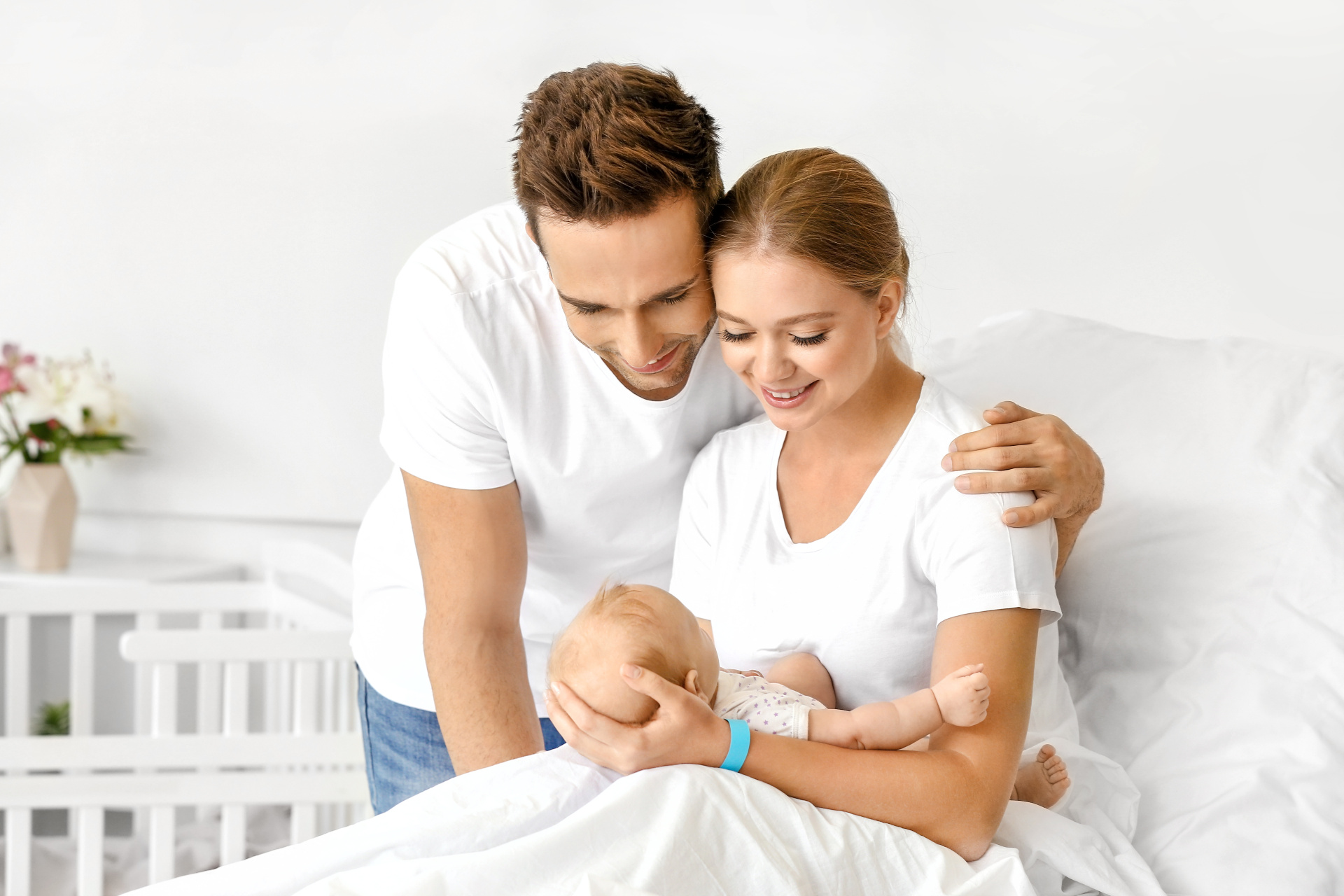 Eltern mit Baby Eine junge Familie.