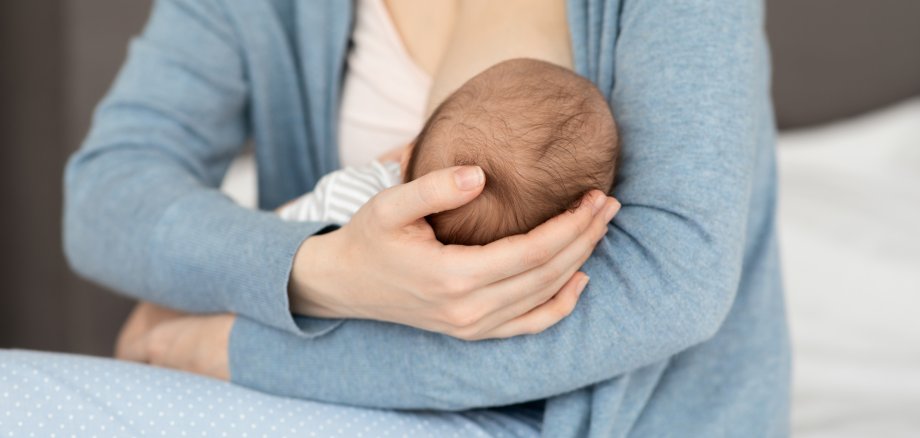 Eine stillende Mutter