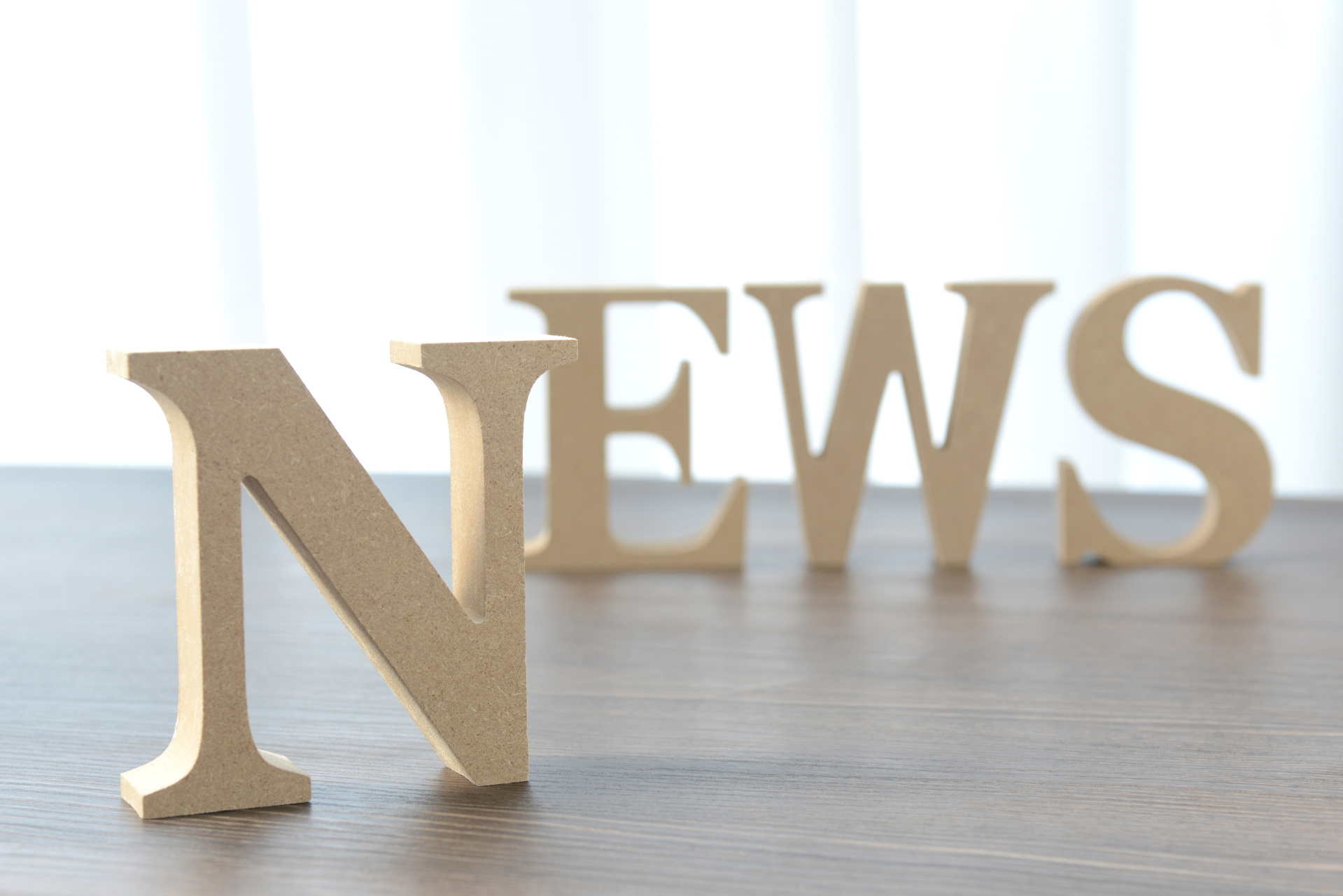 Holzbuchstaben "News"