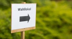 Hinweisschild Wahllokal